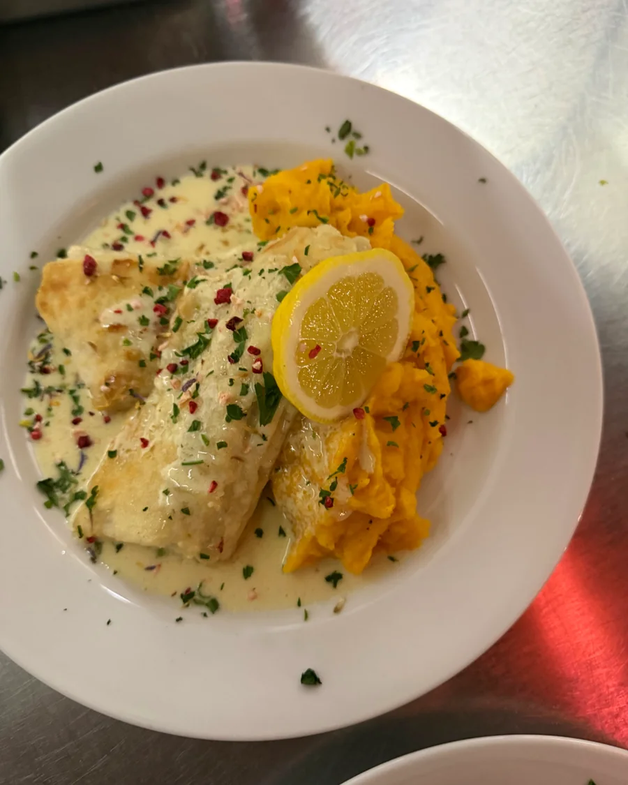 Fischgericht mit Zitronensauce