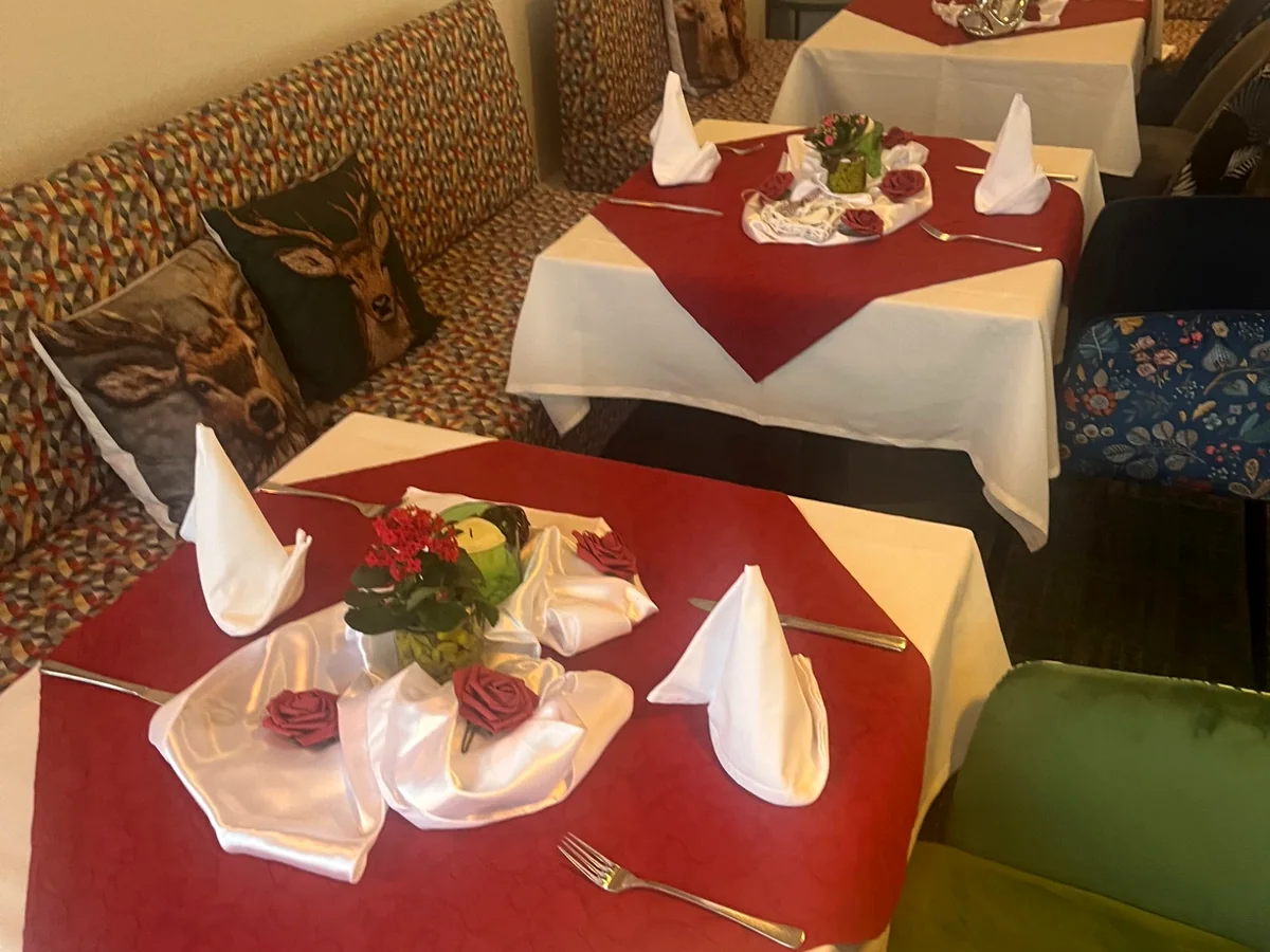 Gedeckte Tische für eine Feier